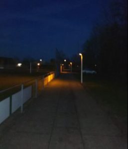 Buurman en buurman steken de lampen aan